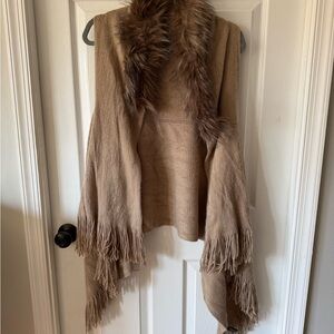 Tan Faux Fur vest with fringe women’s large